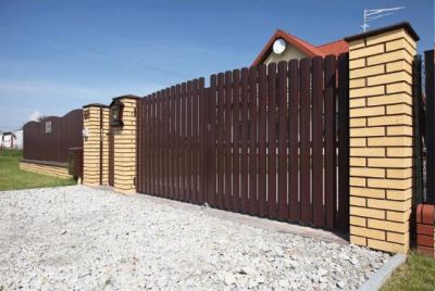 Забор и распашные ворота из штакетника